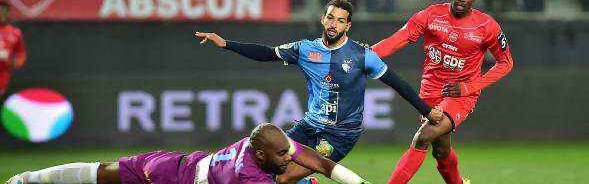  格勒诺布尔门将神扑救主，多次化解必进球化险为夷