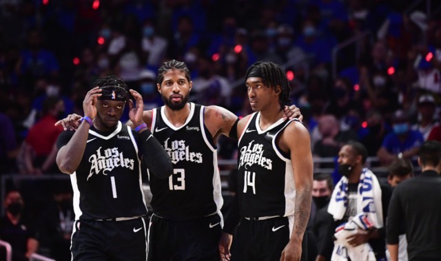  快船乔治复出首战砍下28+8+6  