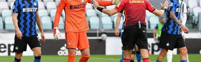  尤文图斯争议判罚受益保住联赛领头羊位置  